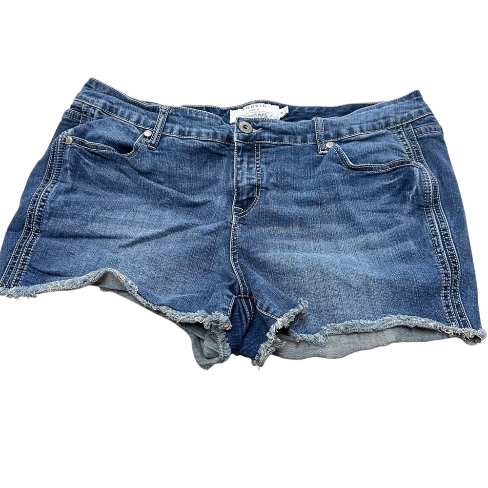 ⭐️BOGO 50% off ⭐️ Torrid Blue Distressed Denim Shorts Size 18